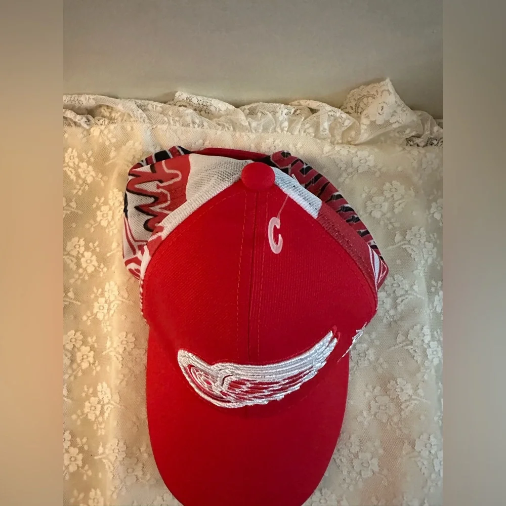 Reebok detroit red